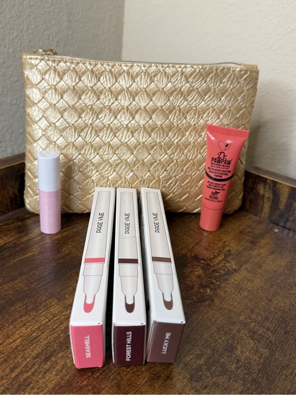 IPSY cosmetic case with lip bundle